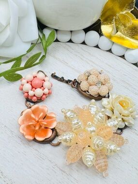 Vintage Peaches and Cream Crystal Cluster Flower Bracelet in Peach Tones